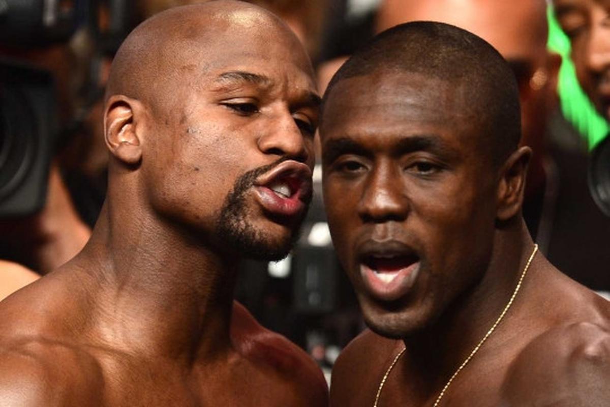 Jelang pertarungan, Mayweather dan Berto saling tatap