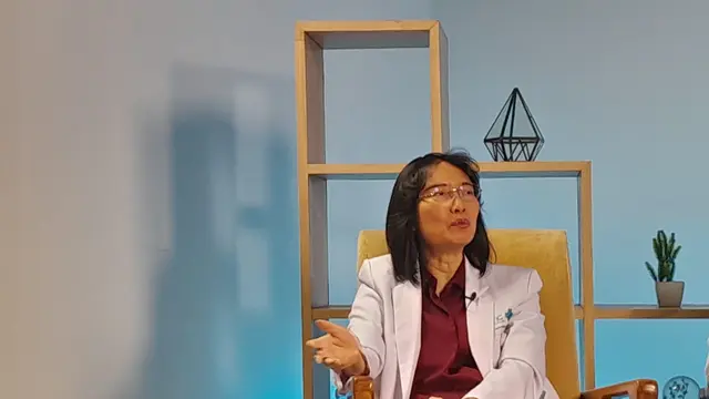 Dokter Caroline Tirtajasa SpOG bicara tentang laparoskopi .