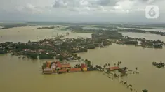 Suasana banjir di Desa Sukalaksana Kabupaten Bekasi, Jawa Barat, Senin (22/02/2021). Banjir tersebut akibat luapan sungai Citarum yang tanggulnya jebol. (Liputan6.com/Herman Zakharia)