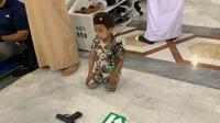 Ilustrasi anak sholat di Masjid Nabawi Madinah (Liputan6.com/Nugroho Purbo)