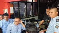 Sejumlah massa pendukung capres-cawapres nomor urut 02 Prabowo Subianto-Sandiaga Uno menyambangi Rutan Cipinang, Jakarta Timur.