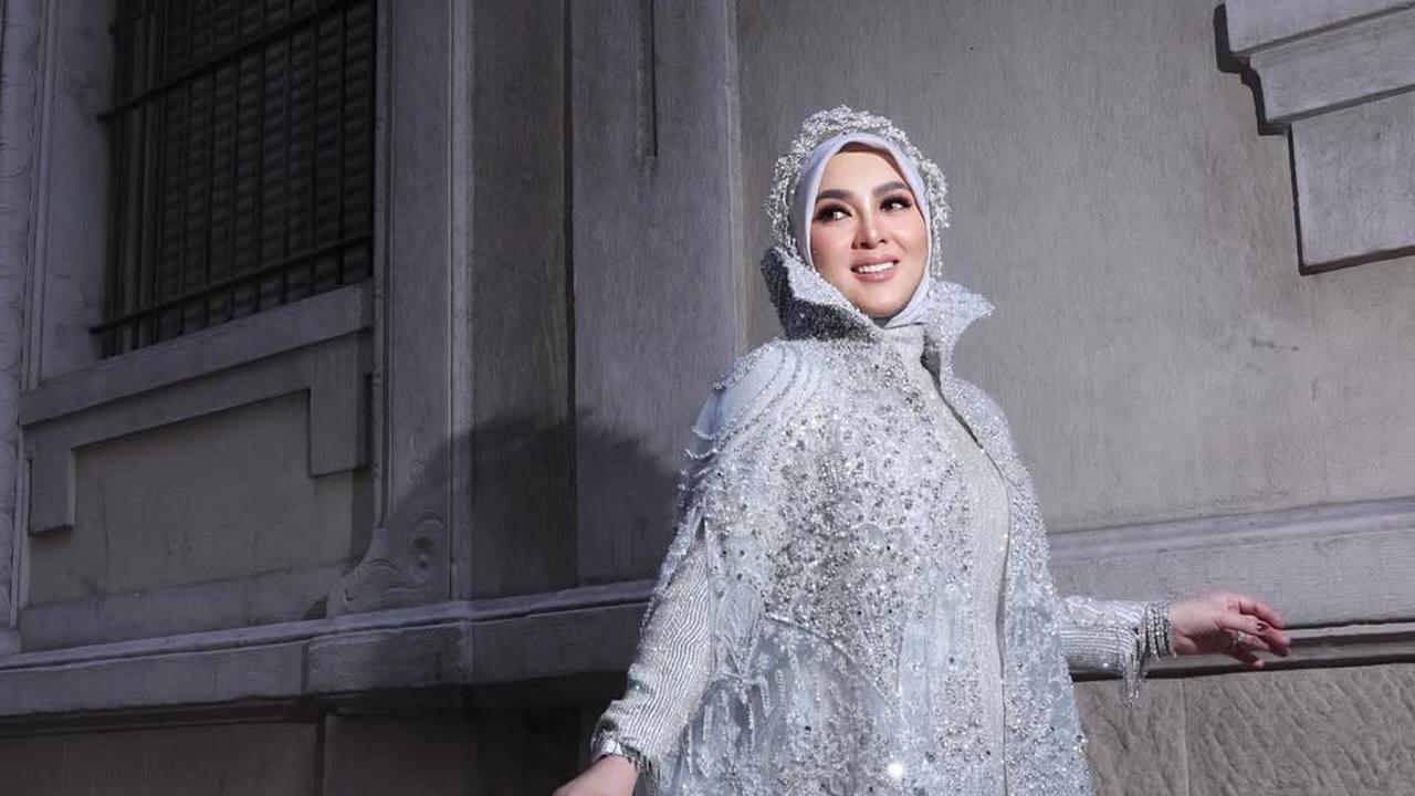 Potret Transformasi Syahrini Dulu VS Sekarang, dari Penyanyi Ikonik hingga Melenggang Cantik di Festival Film Cannes 2025