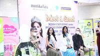Puteri Indonesia, Laksmi Shari De Neefe Suardana dan Miss Universe 2021, Harnaaz Sandhu mengunjungi Hypermart Cyberpark, Lippo Karawaci, Tangerang, Senin (30/5).