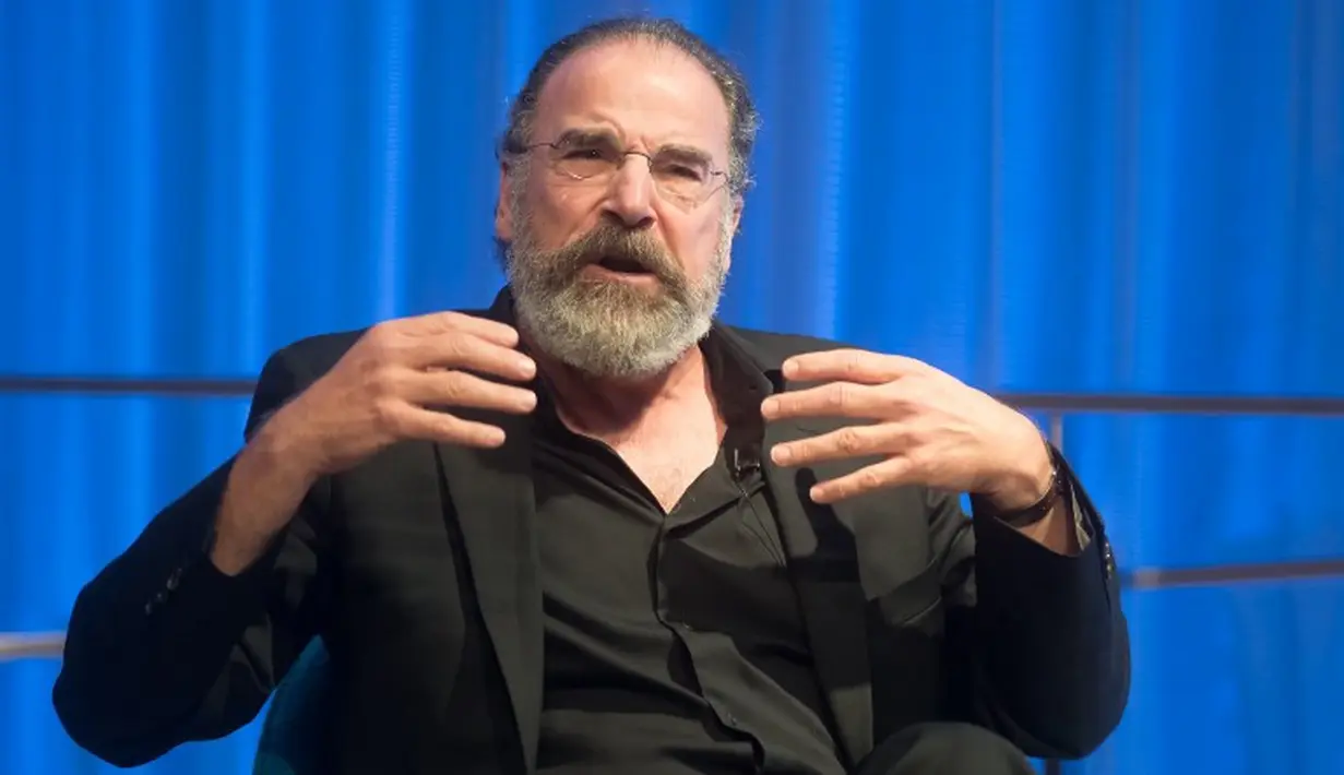 Mandy Patinkin mendapatkan donor kornea pada tahun 1997. (MARK SAGLIOCCO / GETTY IMAGES NORTH AMERICA / AFP)