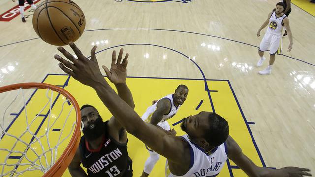 NBA: Beda Nasib Warriors dan Bucks di Gim Pertama Semifinal Wilayah