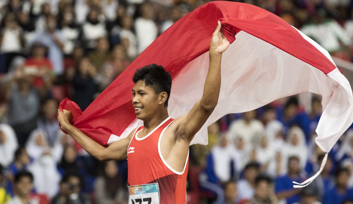 Purnomo Sapto Yogo pelari Indonesia meraih medali emas di nomor 100 meter putra klasifikasi T37 pada Asian Para Games 2018, di Stadion Utama Gelora Bung Karno Jakarta, Selasa (9/10/2018).  (Bola.com/Peksi Cahyo)
