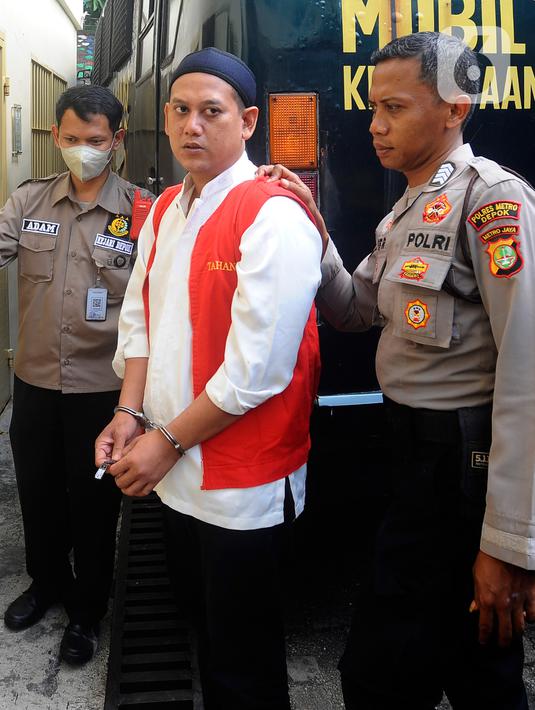 <p>Rizky menyatakan siap menjalani dan menerima putusan sidang vonis atas perbuatannya membunuh anak kandung dan menganiaya istrinya sendiri. (merdeka.com/Arie Basuki)</p>