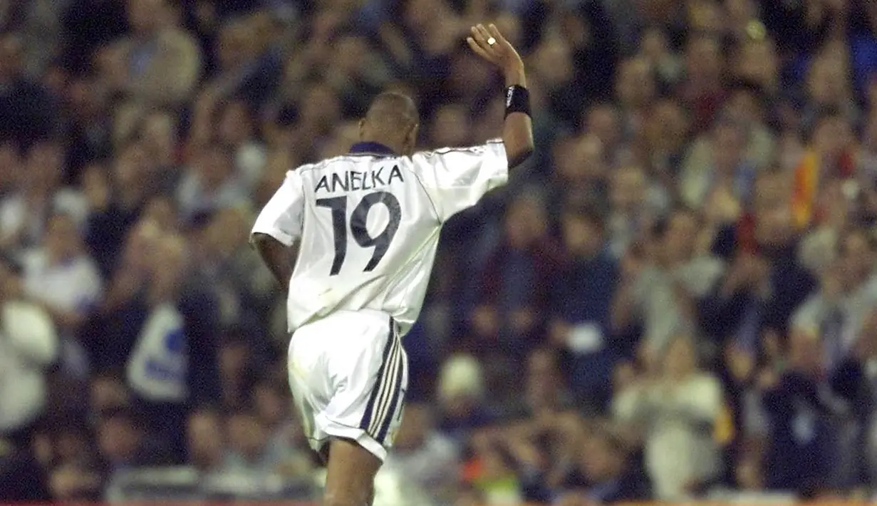 Sempat digadang-gadang akan menjadi penyerang hebat masa depan El Real, namun ternyata Anelka justru meredup lantaran kalah bersaing dengan striker top lainnya seperti Raul dan Fernando Morientes. (Photo by Patrick HERTZOG / AFP)