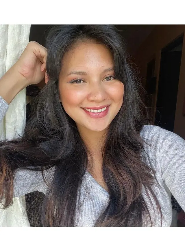 6 Gaya Sederhana Indah Permatasari Pamer Baby Bump di Usia Kehamilan 6 Bulan, Bumil Makin Glowing