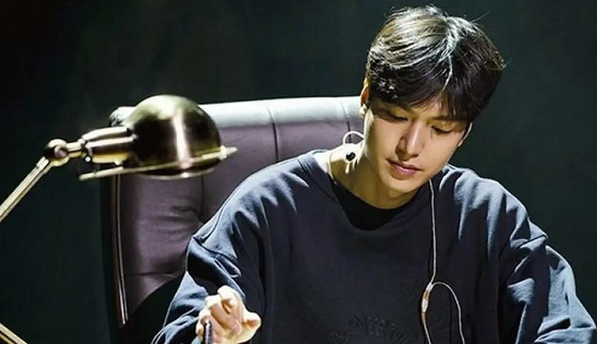 Nama Lee Min Ho memang masih unggul dalam dunia akting di Korea. Dirinya juga selalu menjadi pemeran utama di setiap drama atau film yang dibintanginya. Tak heran jika bayaran yang diterimanya juga fantastis. (Instagram/Leeminho_87)