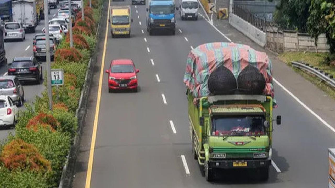 Kemnaker Wajibkan Angkutan Barang Pakai Dua Sopir Bergantian, Jam Kerja 8 Jam