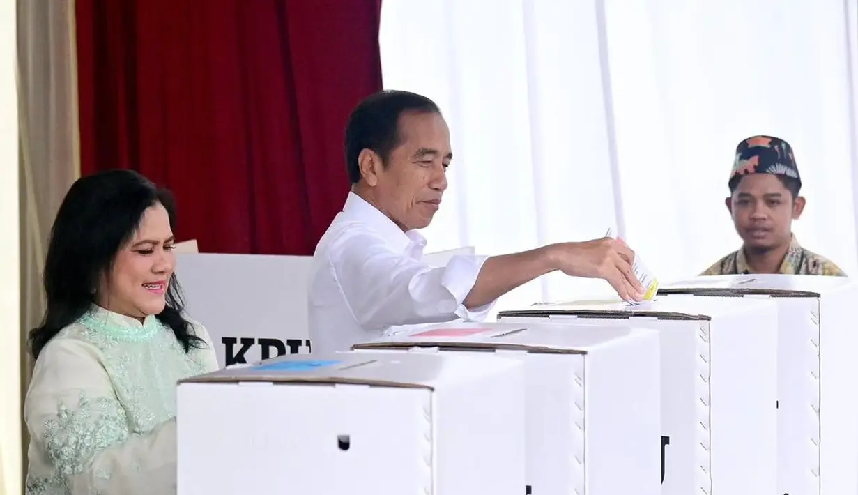 Presiden Joko Widodo atau Jokowi dan Ibu Negara Iriana melakukan pencoblosan Pemilu 2024 di TPS 10 Kelurahan Gambir. [@jokowi]