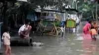 Selain akses jalan, banjir juga melanda rumah warga Kampung Andir dan Cieunteung.