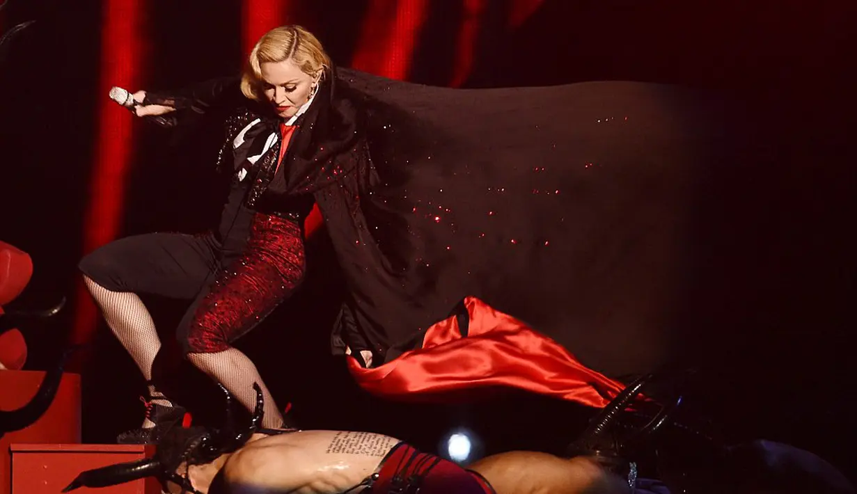 Madonna alami insiden di BRIT Awards