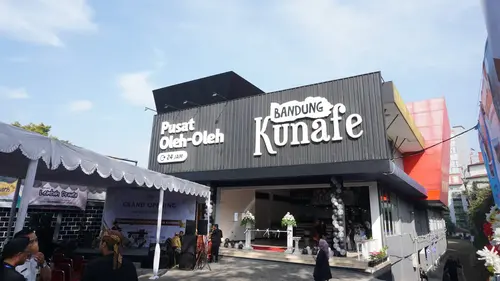 Irfan Hakim Buka Outlet Bandung Kunafe dengan Jam Operasional 24 Jam  Nonstop - ShowBiz Liputan6.com
