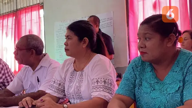 Bahasa daerah sebagai pengantar belajar Bahasa Indonesia hal ini diusulkan oleh Dr. Dek Nurah Laba Laksana, Ketua STKIP Citra Bakti Bajawa (Dok. Liputan6.com/Teddy Tri Setio Berty).