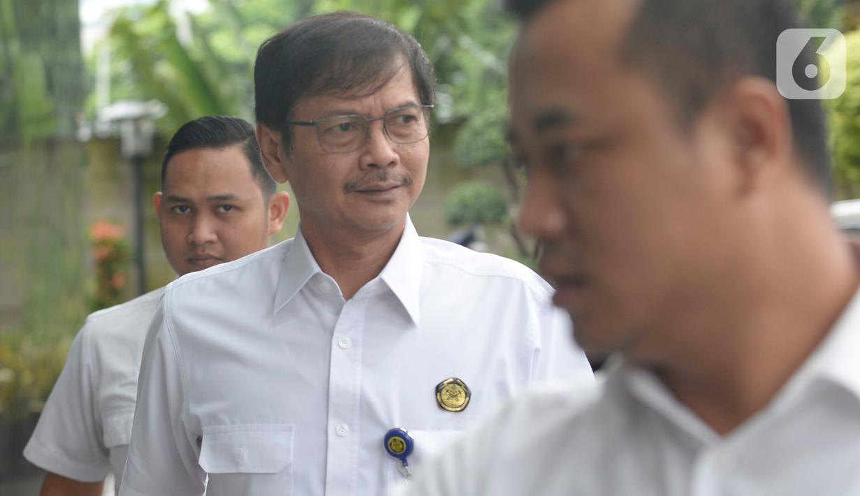 Direktur Jenderal Ketenagalistrikan (Gatrik) Kementerian ESDM, Rida Mulyana  tiba di Gedung KPK, Jakarta, Kamis (5/3/2020). Kedatangan Rida Mulyana untuk rapat kordinasi bersama Menteri ESDM Arifin Tasrif dan pimpinan KPK terkait pengolahan sampah menjadi tenaga listrik. (merdeka.com/Dwi Narwoko)