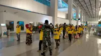 Kemnaker kembali  memfasilitasi pemulangan 131 Pekerja Migran Indonesia Bermasalah gelombang kedua dari Malaysia melalui Bandara Soekarno-Hatta (Soetta),  Minggu (27/6/2021).