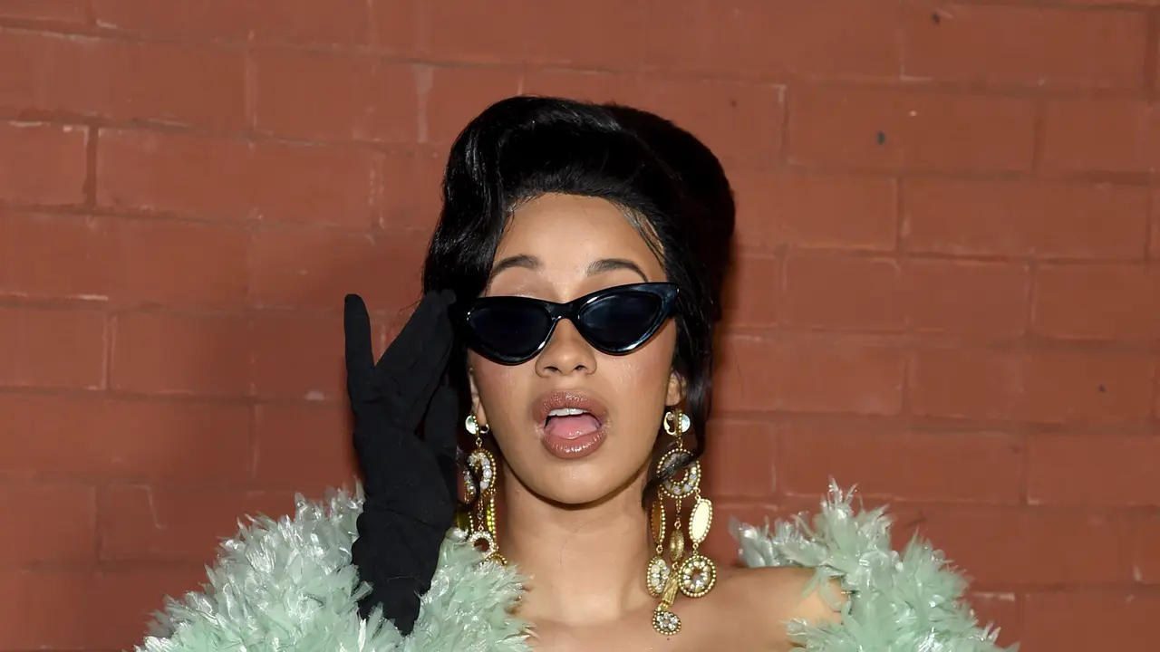 [Bintang] Cardi B