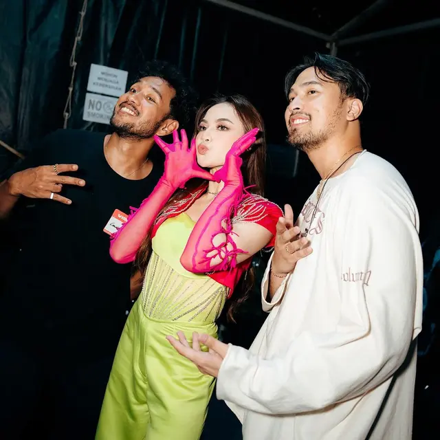 Tampilan Perdana Mahalini Raharja Setelah Menikah dengan Rizky Febian, Makin Glowing dan Kece dengan Outfit Neon