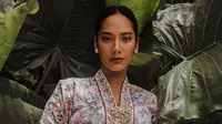 Tara Basro dalam balutan kebaya nan anggun. (Foto: Instagram&nbsp;https://www.instagram.com/tarabasro/&nbsp;dyahpamela)
