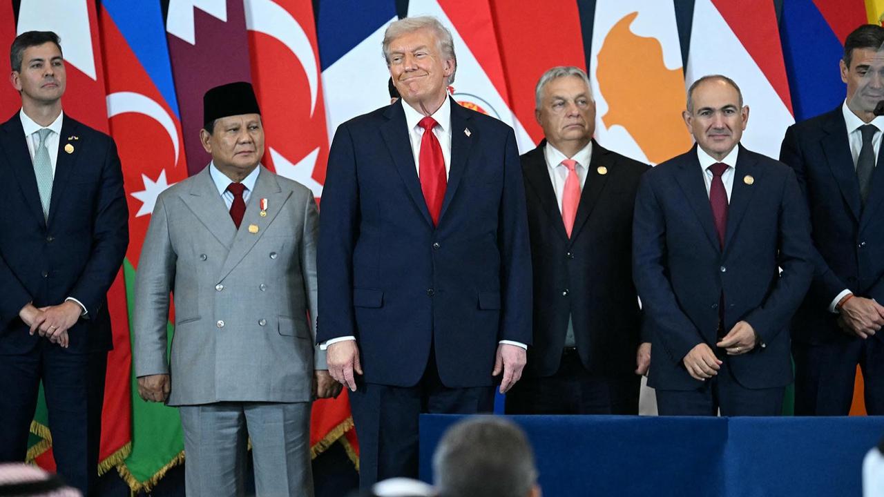 VIDEO: Kejutan Trump Geser dari Podium Dekati Prabowo, Pemimpin Dunia Tepuk Tangan