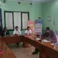 Komnas Anak mempertemukan orangtua korban vaksin palsu dengan RS Harapan Bunda. (Liputan6.com/ Nanda Perdana Putra)