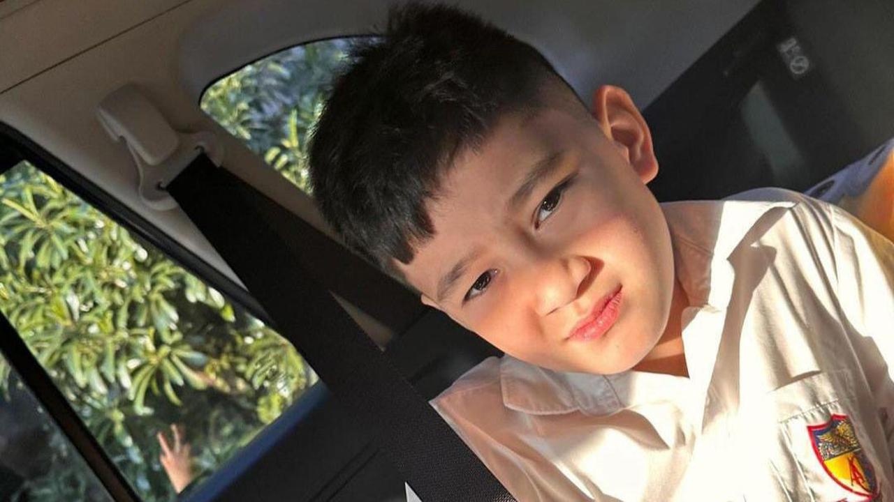 Potret Ganteng Rafathar Perdana Berangkat Sekolah Sebagai Anak Kelas 4 SD, Netizen 'Spill Skincarenya, Bening Bener