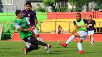 Ferdinand Sinaga mengikuti latihan PSM Makassar di Stadion Andi Mattalatta Mattoangin, Makassar, Rabu sore (21/3/2018). (Bola.com/Abdi Satria)