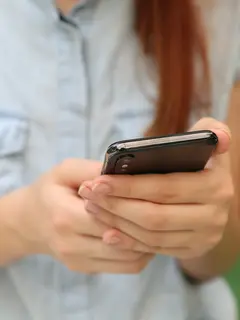 Hindari curhat masalah rumah tangga di sosial media/copyright: unsplash/yura fresh