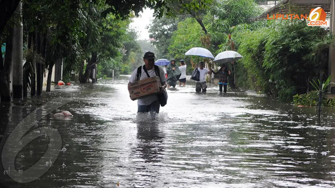 7-pluit-masih-banjir-140121c.jpg