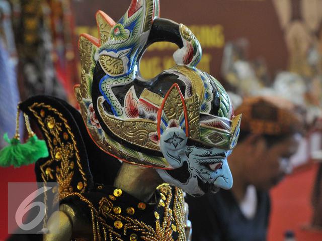 Jelang Hut Ri Ke 74 Ribuan Mahasiswa Universitas Surabaya Bikin Wayang Kertas Surabaya Liputan6 Com