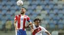 Namun dalam hal urusan peluang, kedua tim sama-sama saling jual beli serangan. Peru menciptakan 10 tendangan tepat sasaran, sedangkan Paraguay 11. (AP/Andre Penner)