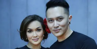 Setelah dua tahun menikah, pasangan selebriti Demian Aditya dan Sara Wijayanto berharap dapat memiliki momongan pada 2016.  (Nurwahyunan/Bintang.com)