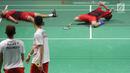 Ganda putra Indonesia, Kevin Sanjaya S/Marcus F Gideon merayakan kemenangan atas Fajar Alfian/M Rian Ardianto di Final Bulutangkis Asian Games 2018 di Istora GBK, Jakarta, Selasa (28/8). Kevin/Marcus unggul 2-1. (Liputan6.com/Helmi Fithriansyah)
