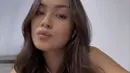 Sudah debut main film sejak tahun 2016, sosok Caitlin kini semakin populer. Diketahui bahwa sejak masih SMA ia merupakan atlet renang dan basket. Sejak main film Surat Cinta Untuk Starla bersama Jefri Nichole, pamornya di dunia akting pun semakin meroket, kini ia pun sudah kebanjiran job dalam akting untuk web series yang banyak disukai anak muda. (Liputan6.com/IG/@caitlinhalderman)