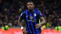 Di sisa waktu pertandingan, pada menit ke-90+2, gol Marcus Thuram menggandakan sekaligus mengunci kemenangan Inter Milan atas Como. (Piero CRUCIATTI/AFP)