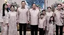 Untuk hadirkan tampilan sederhana namun terlihat elegan, gaya kaftam dengan aksen bordir bisa tampilkan gaya yang memukau. [Foto: Annisa Yudhoyono]