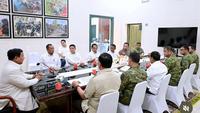 Prabowo Tiba di Sumatra Barat, Langsung Gelar Rapat Terbatas Bersama Menteri sampai Panglima TNI