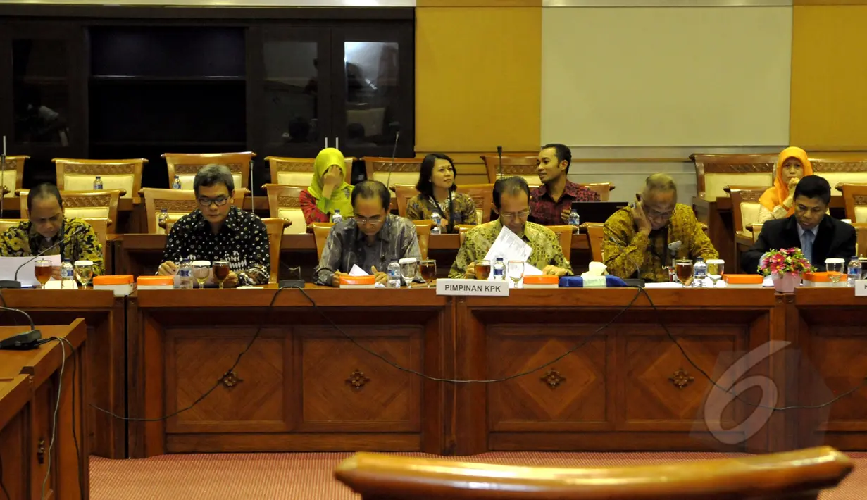 Suasana Rapat Dengar Pendapat di Ruang Rapat Komisi lll, Jakarta, Kamis (9/4/2015). Rapat tersebut membahas pendapat dari KPK dan PPATK mengenai calon Kapolri Badrodin Haiti jelang fit dan propertest. (Liputan6.com/Andrian M Tunay)
