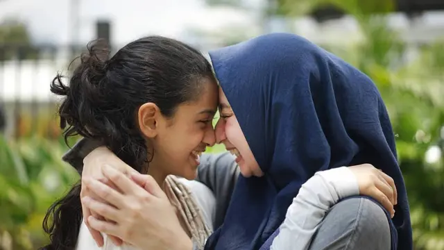 6 Potret Kebersamaan Istri dan Anak Ramzi, Bak Kakak Adik