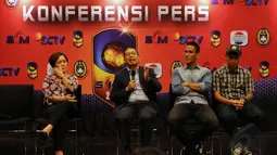 Sekretaris Jendral PSSI, Joko Driyono (kedua dari kiri) memberikan sejumlah keterangan saat konferensi pers jelang turnamen pramusim Surya Citra Media (SCM) Cup 2015, Jakarta, Senin (12/1/2015). (Liputan6.com/Helmi Fithriansyah)