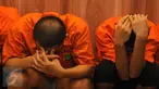 Dua tersangka aksi penipuan melalui SMS tertuntuk saat dirilis di Mapolda Metro Jaya, Sabtu (7/11/2015). Polda Metro Jaya mengungkap kasus penipuan melalui SMS dan meringkus 14 tersangka. (Liputan6.com/Helmi Fithriansyah)