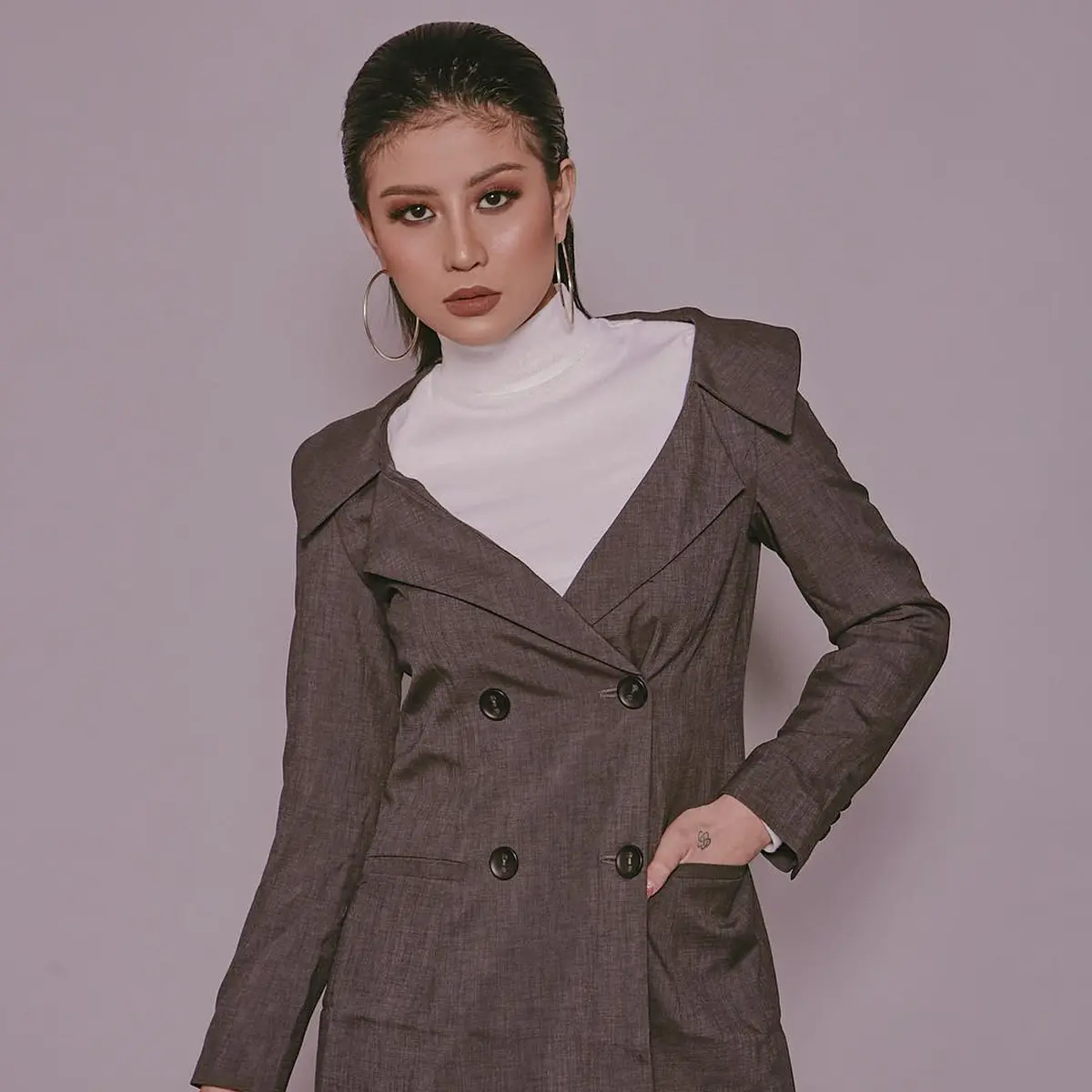 Setelah vacum dari Instagram, ini outfit Awkarin selama di ...