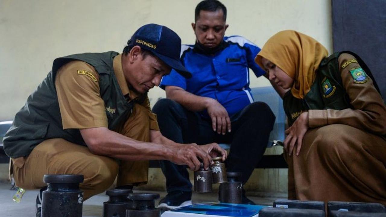 Cegah Kecurangan, Mukomuko Gencarkan Tera Ulang Timbangan Pedagang di Pasar Tradisional
