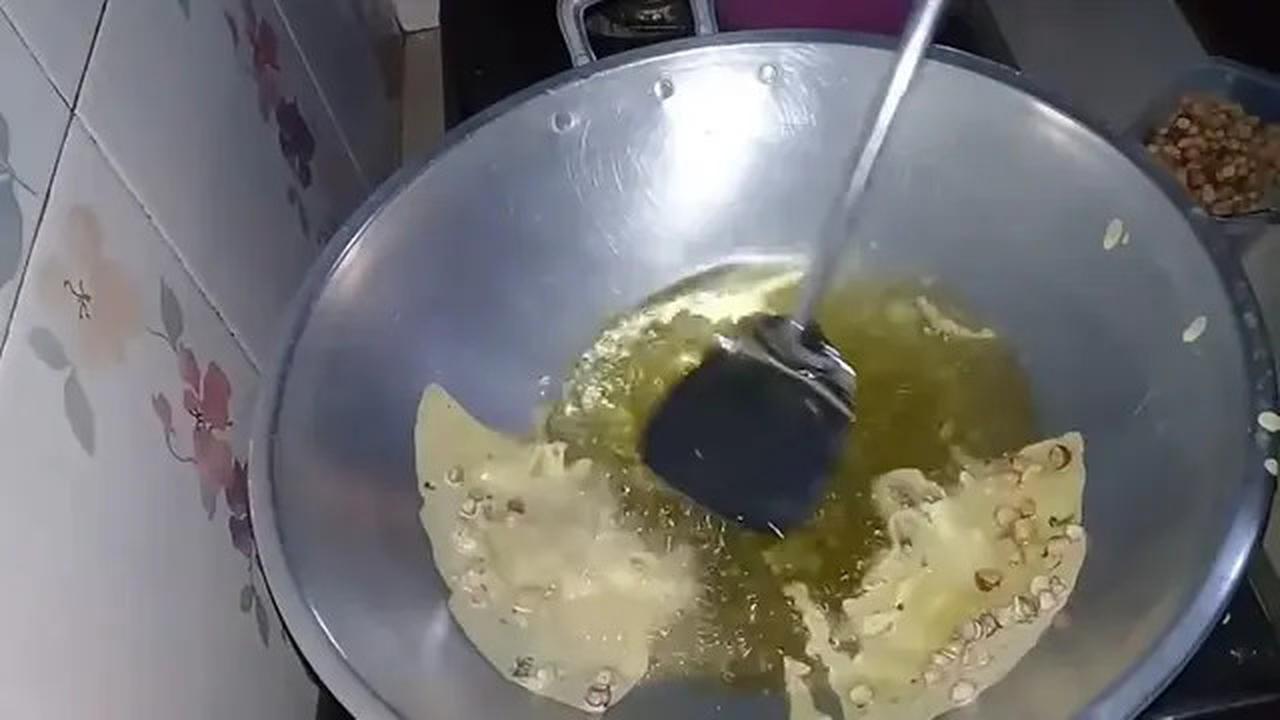 Rahasia Rempeyek Renyah Tanpa Tepung Beras, Tahan Hingga 1 Bulan