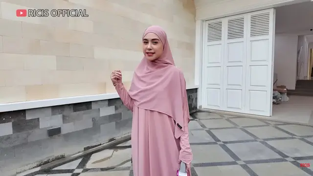 Potret Fasad Depan Rumah Ria Ricis