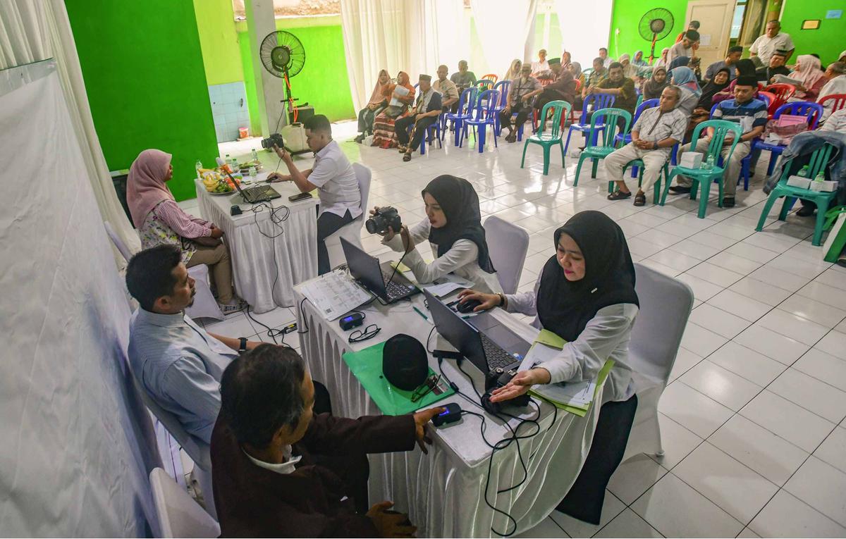 FOTO: Antusias Warga Serbu Layanan Paspor Haji Jemput Bola di Pamulang