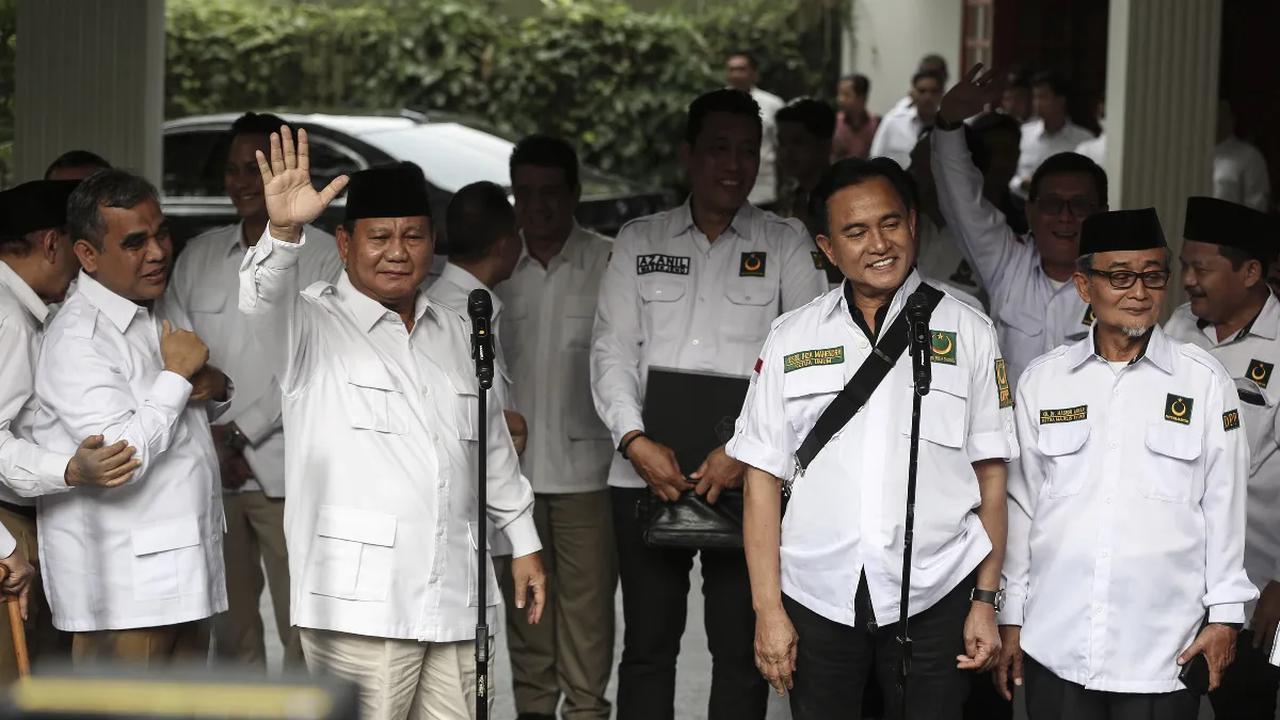 Berkas tersebut baru diajukan kemarin. Yusril membantah membuat surat tersebut karena perintah bakal capres Koalisi Indonesia Maju Prabowo Subianto.<br>