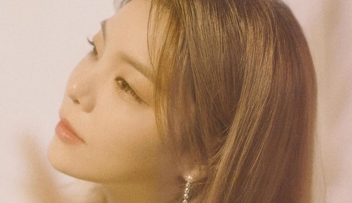 <p>Gayanya yang unik ini ditunjang dengan kepercayaan diri Ailee mengenakan busana-busana bersiluet edgy dengan berbagai motif dan warna mencolok, tanpa meninggalkan kesan norak. Foto: Instagram.</p>